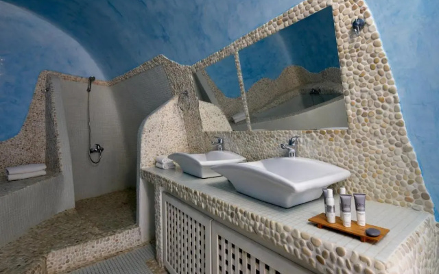 Suites of the Gods Cave Spa