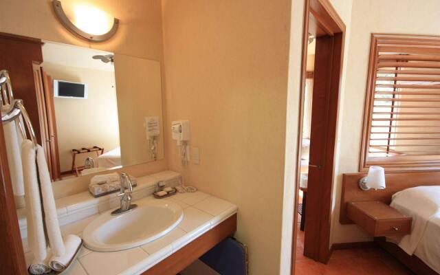 Alcazar Suites