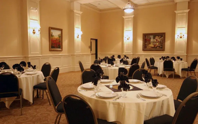The Grand Hotel - Salem