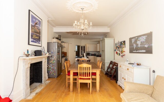 4 Bedroom Home In South London