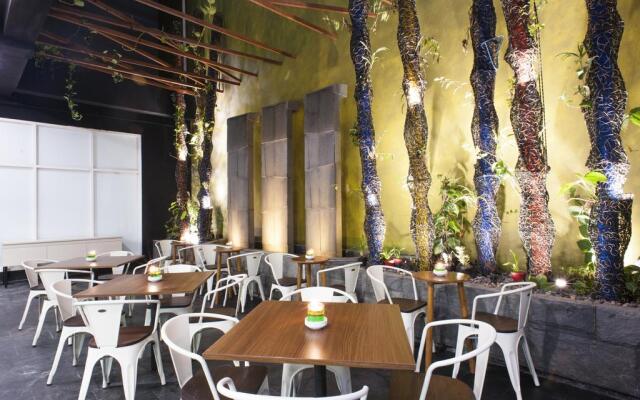 MaxOneHotels at Dharmahusada - Surabaya