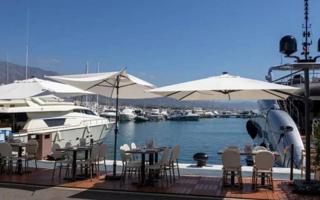 Puerto Banus second line, luxury apartement