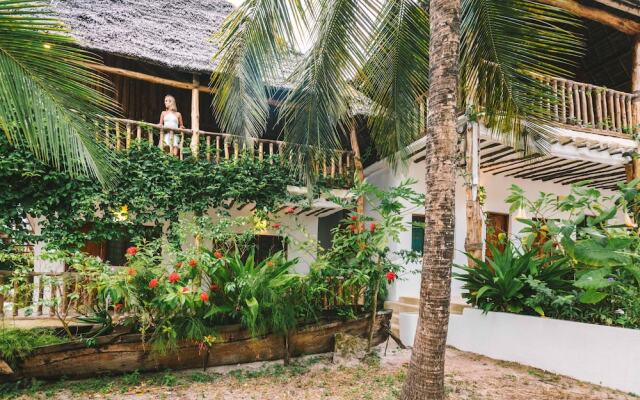 Shanuo Beach Bungalows