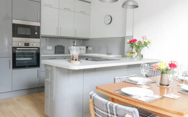 6 Coltbridge Gardens