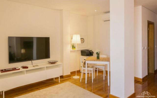 Modern and Comfort Apartment 25 by Lisbonne Collection