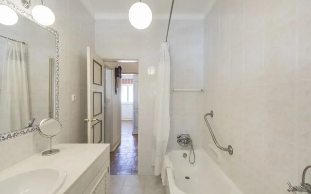 Rustic Seaview Apartment in Cascais