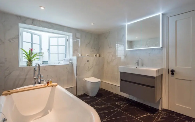 Beautiful Chiswick Home With Garden
