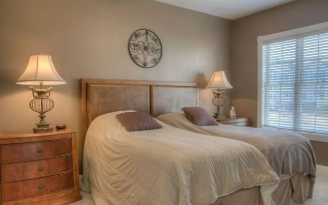 Magnolia Pointe 203 4833P 2 Br condo by RedAwning