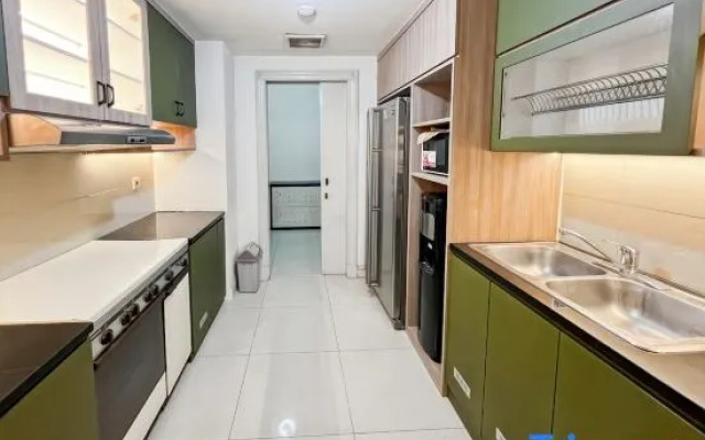 Large & Luxury Menteng Apt 3BR w/ Pool, Gym Wi-Fi