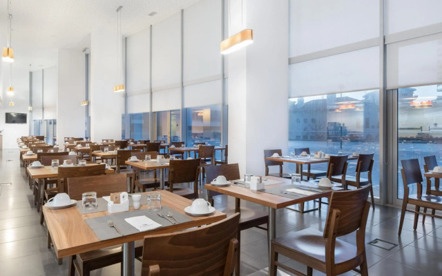 Eurostars Oasis Plaza Hotel