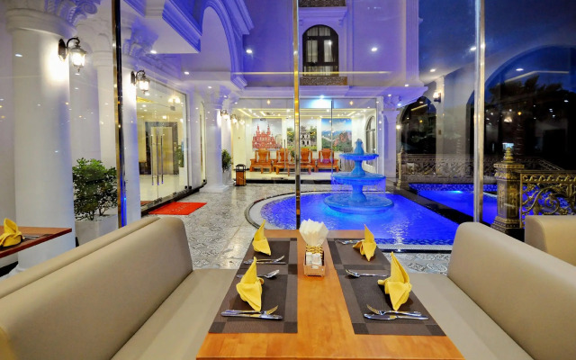 Crown Nguyen Hoang Hotel