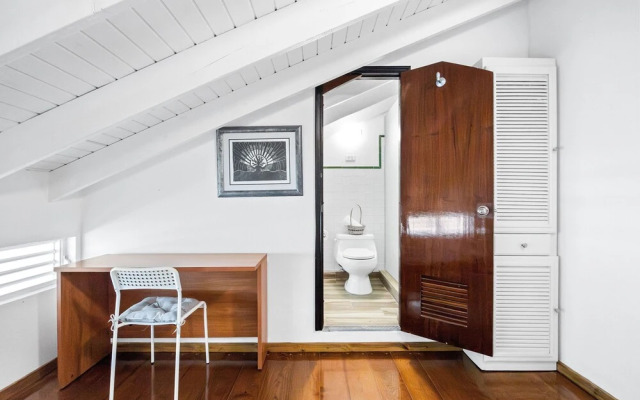 Golf Course Access Balcony Infinity Pool