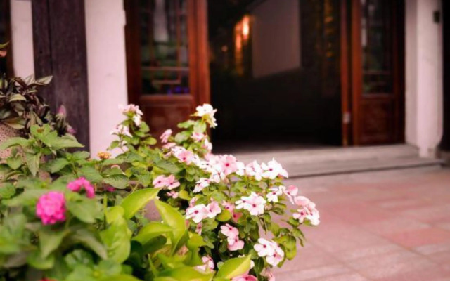 Jiuqi Wuzhen Linshe Art Hotel