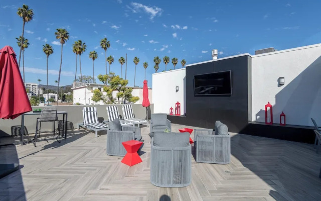 Hollywood Apartment Near Walk of Fame