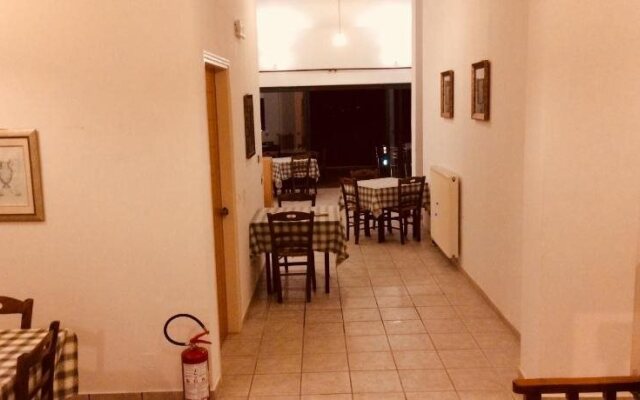 iriJoanna Holiday Plaza