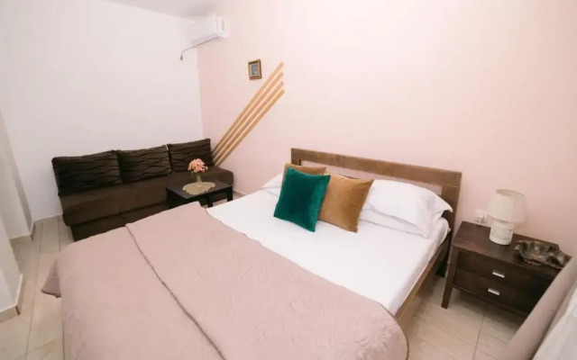 Room-comfort Apartment With Sea View & P