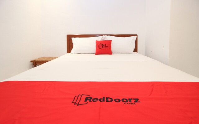 RedDoorz Plus near Alun Alun Selatan 2