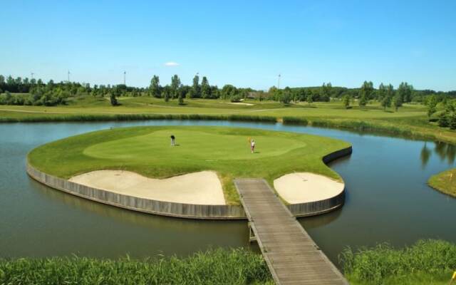 Attractive Holiday Home in Zeewolde near Veluwemeer Lake
