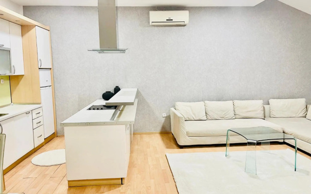 Stan sa divnim pogledom, garažom i terasom