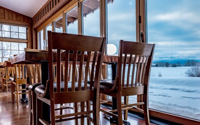 Gallatin River Lodge