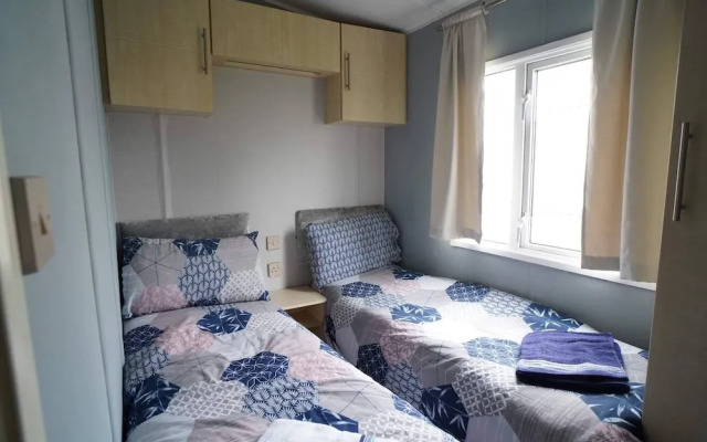 8 Berth Caravan at Manor Park Hunstanton Free Wifi