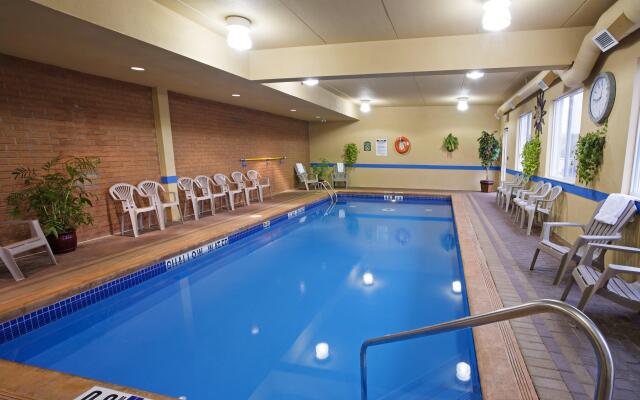 Holiday Inn Express Hotel & Suites Gananoque, an IHG Hotel