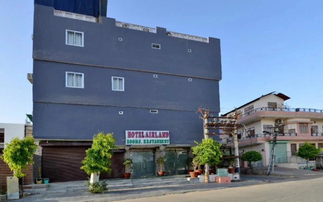 OYO 13903 Hotel Trivana