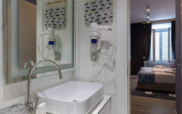 Apartments and rooms Naida