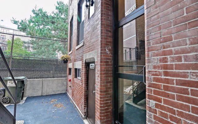 2br/1ba Near Paul Revere House by Domio