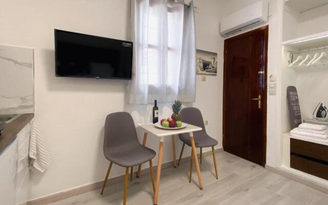 Gregory's Studio apartment with sea view