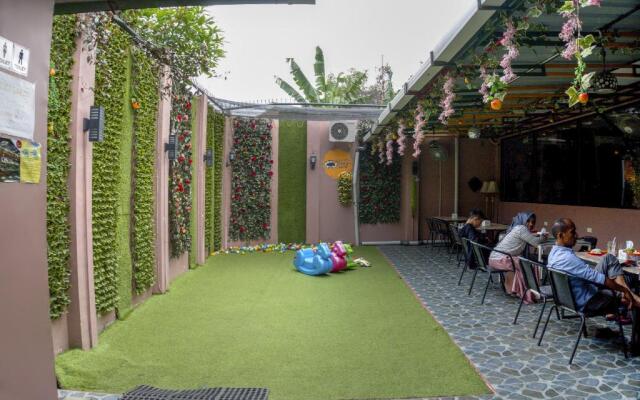 OYO 990 Stadion Residence Syariah