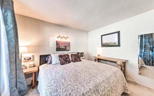 Bright Cloudcroft Condo w/ Game Room + Deck!