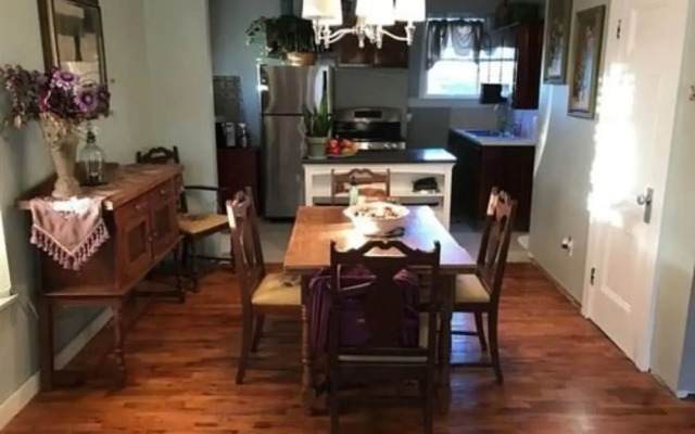 Vineyard Mansion & Carriage House Bed & Breakfast