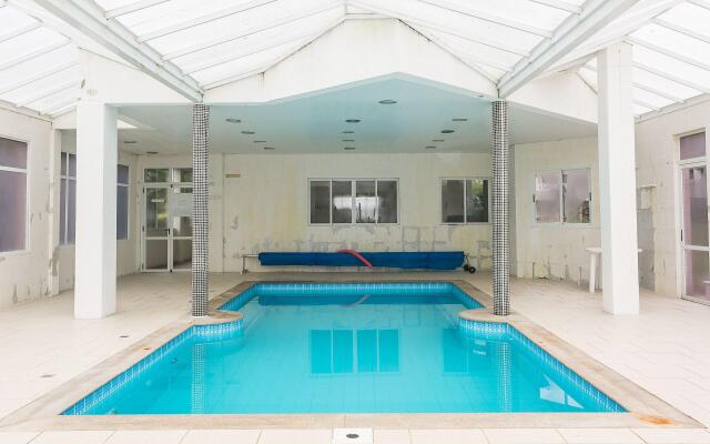 Completo em condomínio com acesso a Lagoa #LA10