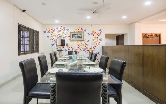 OYO 11400 The Down Town Suites
