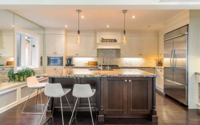 Designer Luxury 5 Bedroom Family Home