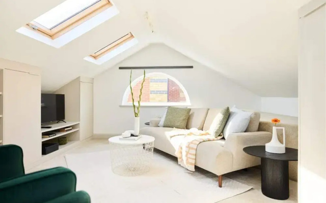 The Brunswick Retreat - Warm 3bdr Flat With Balcony