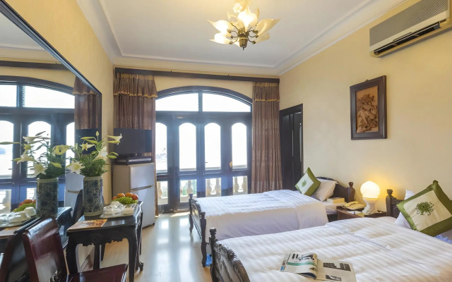 Dragon Hotel