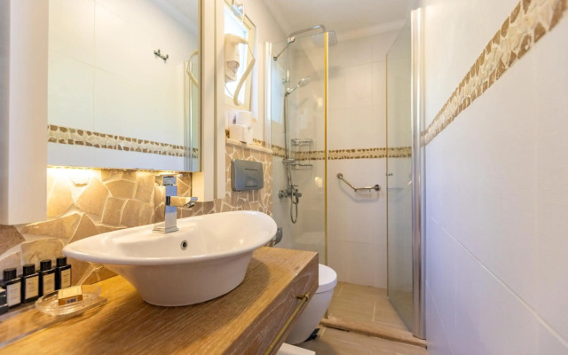 Kalkan Saray Suites - Adults Only