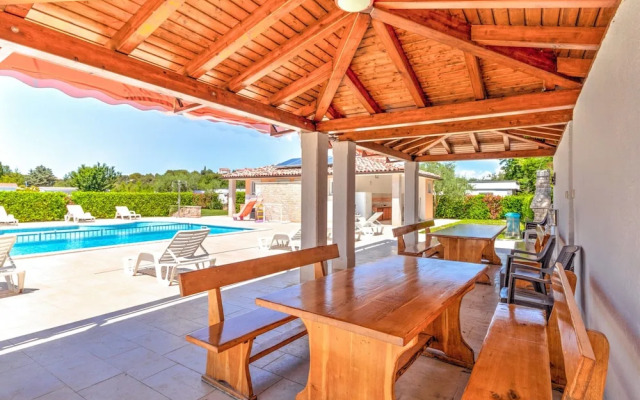 Alluring Mobile Home in Banjole With Swimming Pool