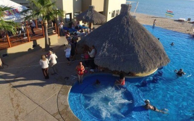 Playa Villa - 2 Br condo by RedAwning