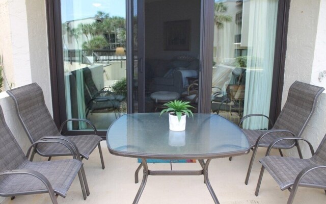 Island House F116 2 Bedroom Condo by RedAwning