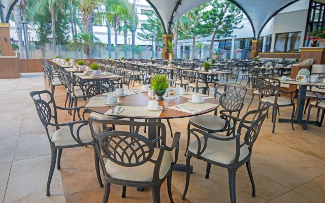Adams Beach Hotel & Spa