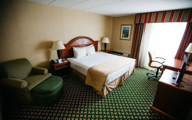 Mystic River Hotel & Suites