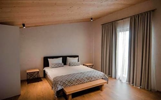 Hotel Tela & Mareli Winery