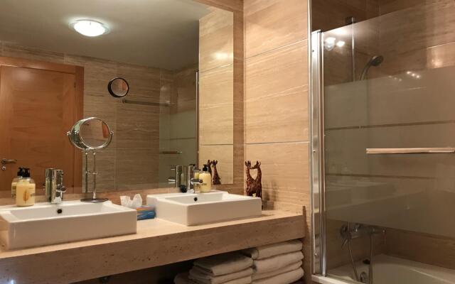 6482 - Luxury one level Penthouse
