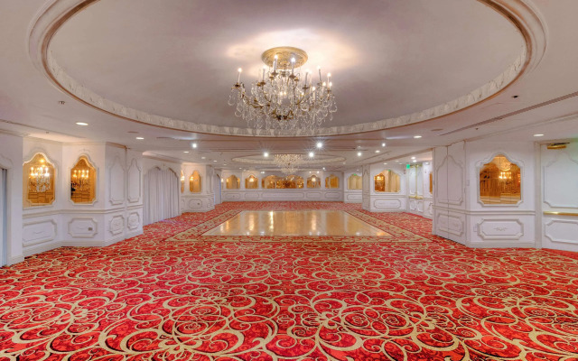 The Garden City Hotel