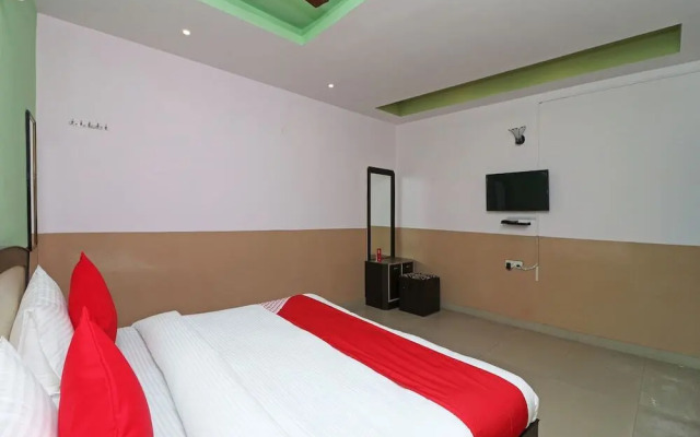 Vasundhra Heights Hotel