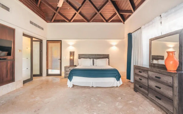 Mesmerizing Villa With Jacuzzi Maid in Cap Cana