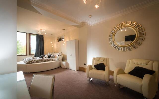 The Saddleworth Hotel